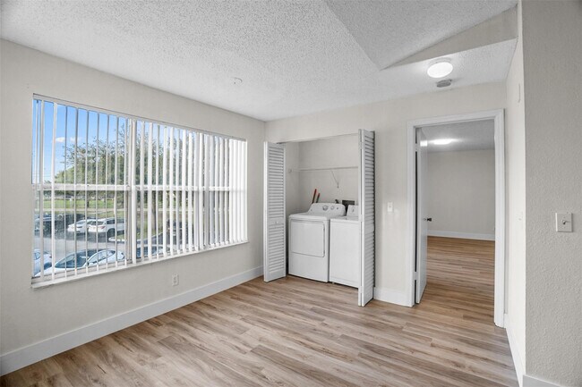 Building Photo - 12730 Vista Isles Dr