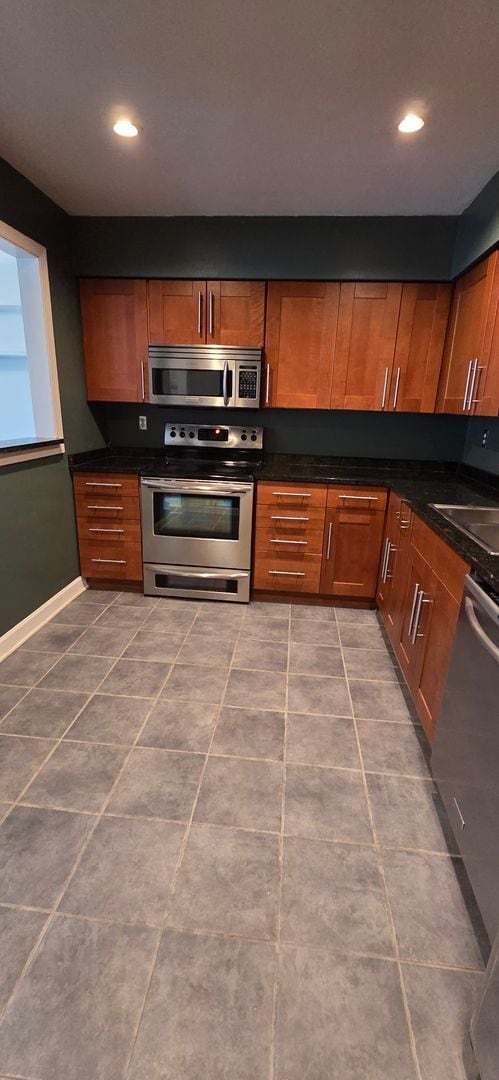 Building Photo - 3 Level Townhome Located in Silver Spring