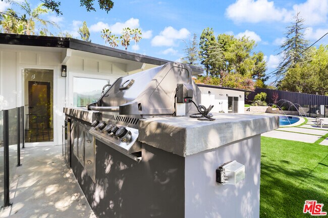 Building Photo - 4670 Brewster Dr