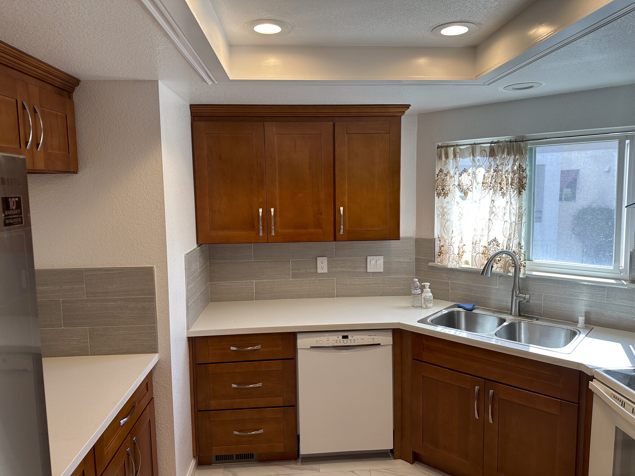 Kitchen 1 - 43 E Court Ln