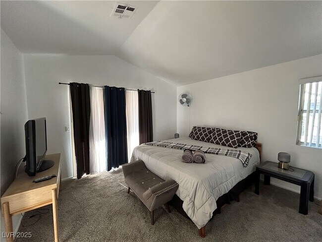 Building Photo - 6672 Golden Pond Cir