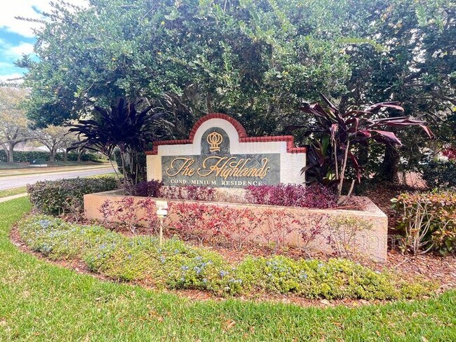 Building Photo - 9481 Highland Oak Dr