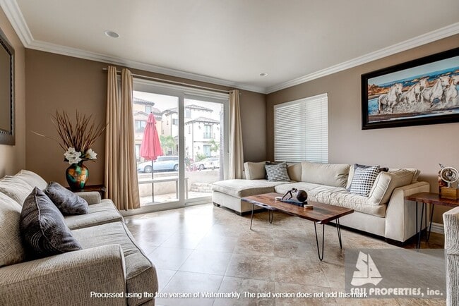 Building Photo - Gorgeous, Large downtown Huntington Beach Vacation Rental