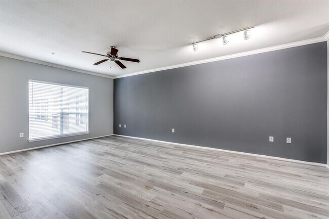 Building Photo - 9200 Westheimer Rd