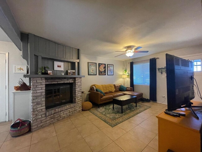 Building Photo - 843 E Butler Dr