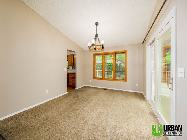 Building Photo - 8421 E Columbia Dr