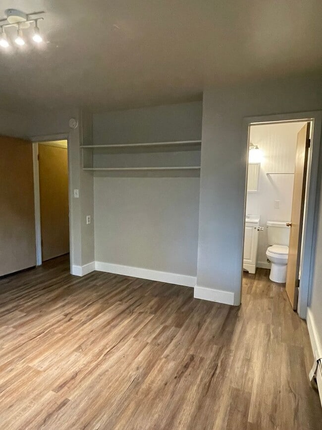 Building Photo - STUDENTS WELCOME! Sprawling Ranch Style 3 Bedroom 3 Bath Home w/ finished basement in Midtown For...