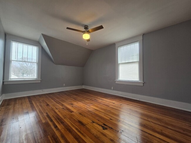 Building Photo - Updated 4-Bedroom, 2-Bath Home in Benton Harbor