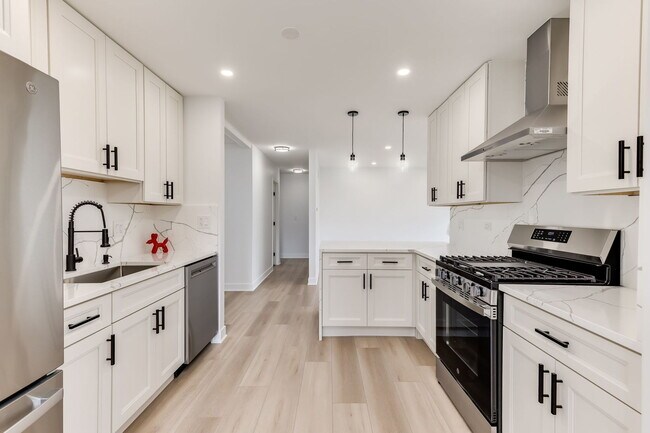 Building Photo - 1225 Radcliffe Rd