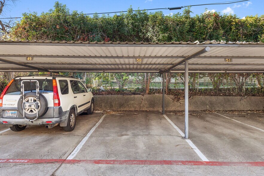 Building Photo - 5057 Les Chateaux Dr