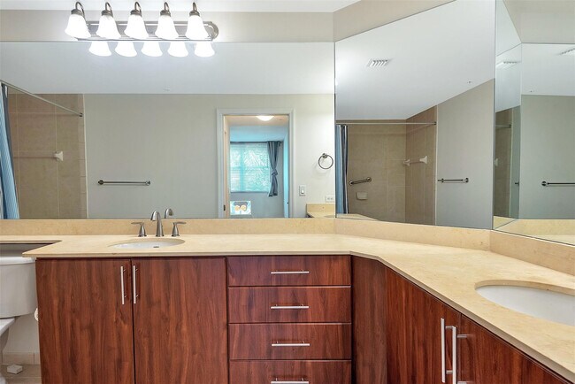 Building Photo - 2421 NE 65th St