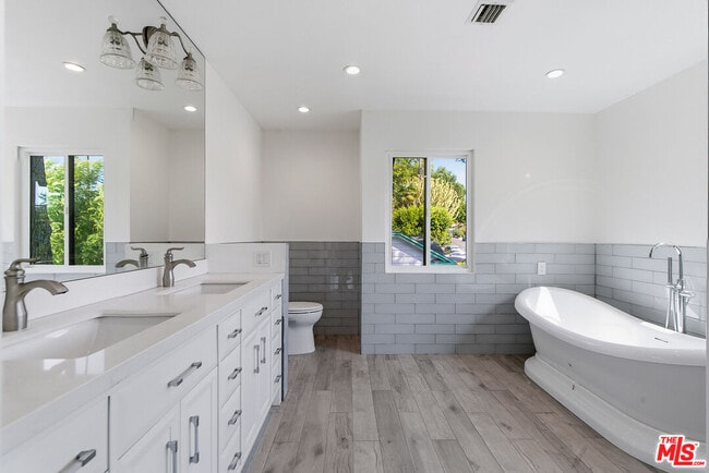 Building Photo - 1301 Angelus Ave