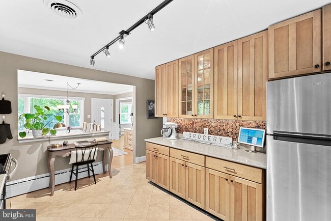 Building Photo - 521 S. Nursery Ave.