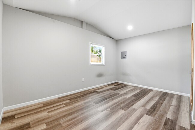 Building Photo - 9403 Spaulding St