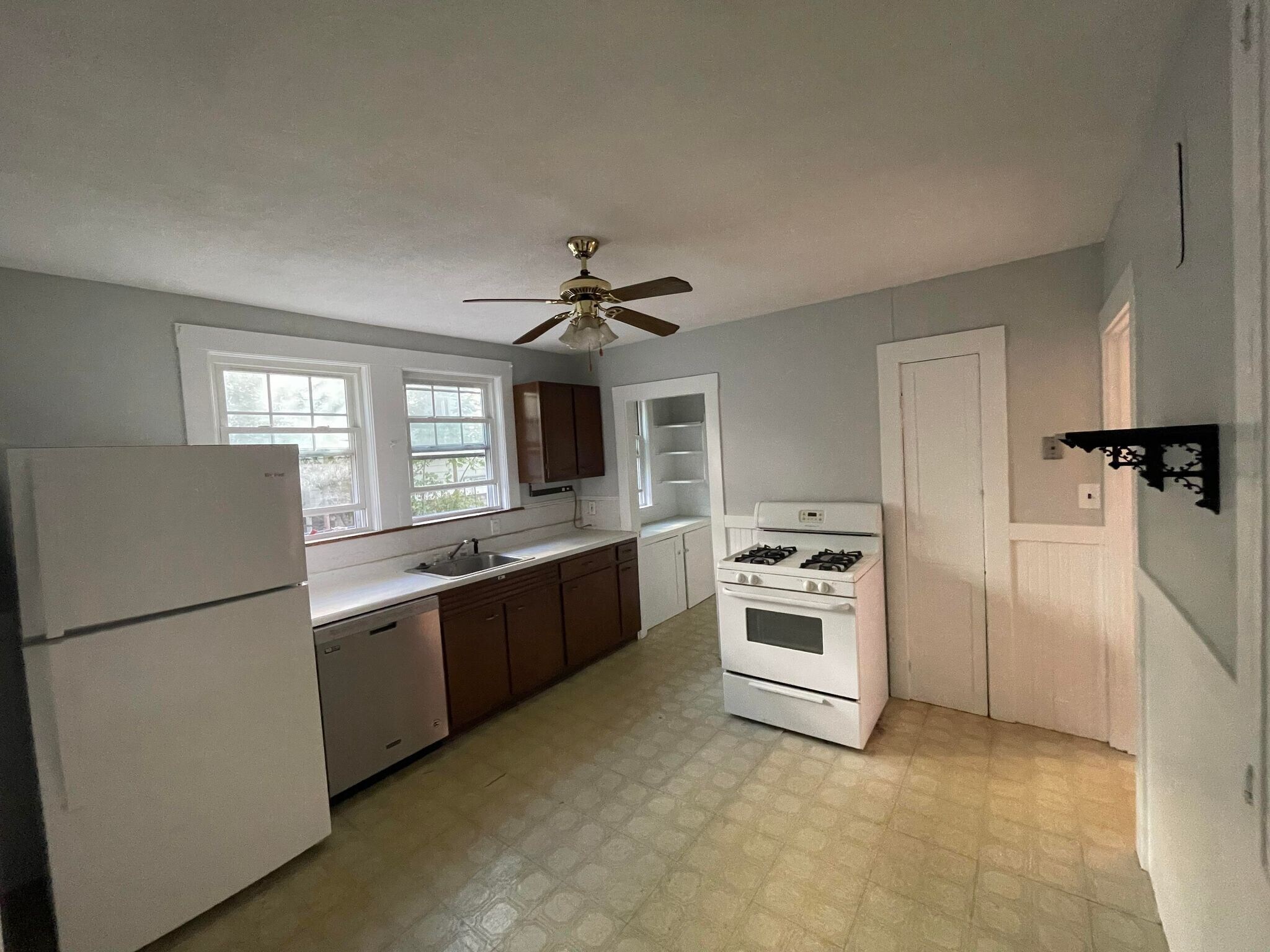 Building Photo - 35 Upland Rd