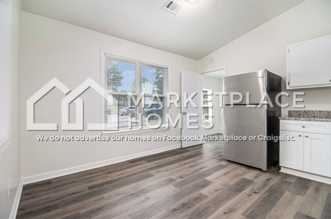 Building Photo - 4826 Mainstreet Valley Trce