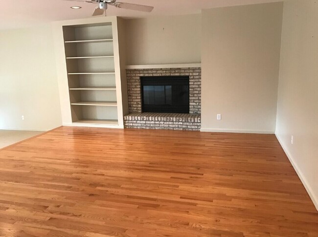 Building Photo - 2704 Cherry Hills Dr