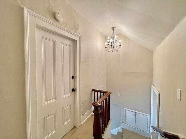 Building Photo - 1429 Elm St