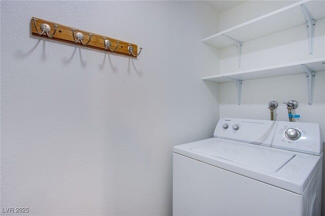 Building Photo - 7255 W Sunset Rd