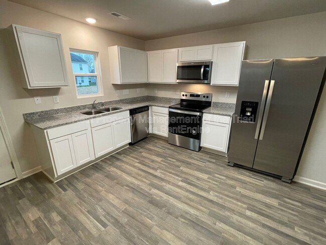 Building Photo - 3824 Miller Dr