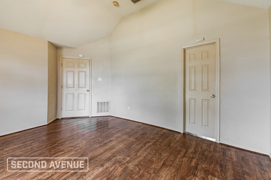 Building Photo - 2124 Amber Springs
