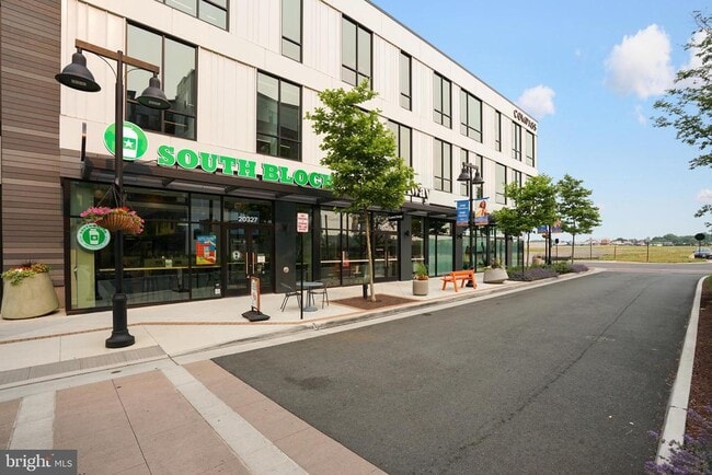 Building Photo - 44707 Plympton Square