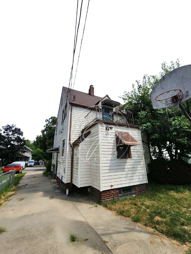 Building Photo - 3 Bed / 2 Bath Home in West Toledo – Bonus...