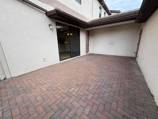 Building Photo - Newly renovated 4 Bedroom 3 1/2 Bathroom Town Home in Windermere