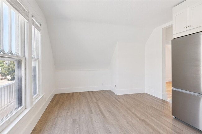 Building Photo - Fully Renovated 1 Bedroom 1 Bath Apartment...