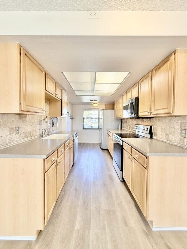 Building Photo - 2131 Ridge Rd S