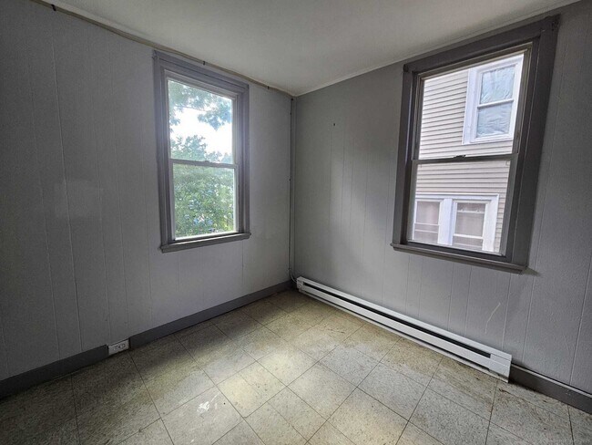 Building Photo - 28 2nd Ave