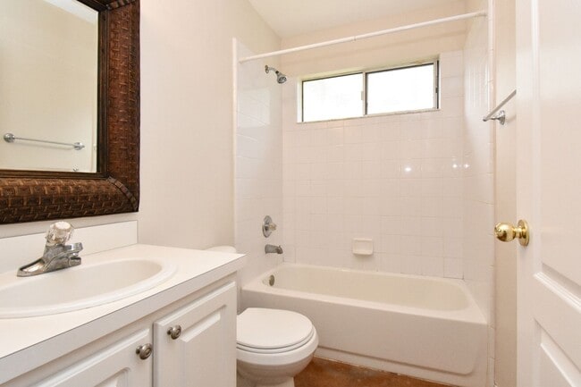 Building Photo - 8209 SW 52 Ln