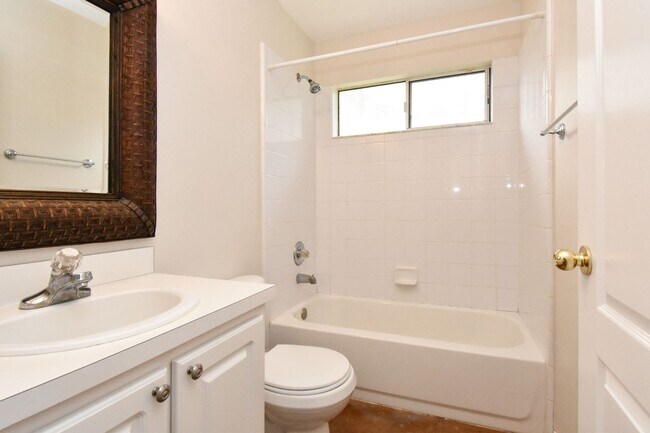 Building Photo - Spacious 4BR/3BA Home in Stillwind – Prime SW Gainesville Location