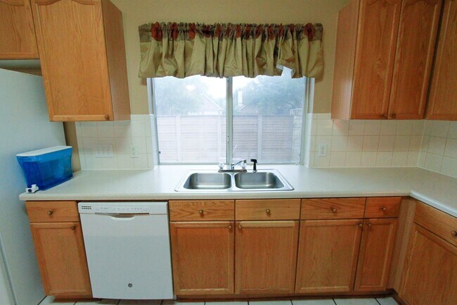 Building Photo - Beautiful 3 Bedroom, 2 Bath Home in West Round Rock