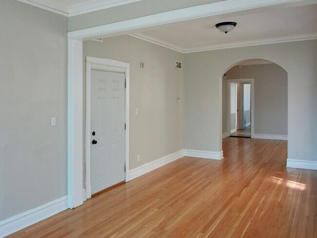 Building Photo - 3918 W Van Buren St