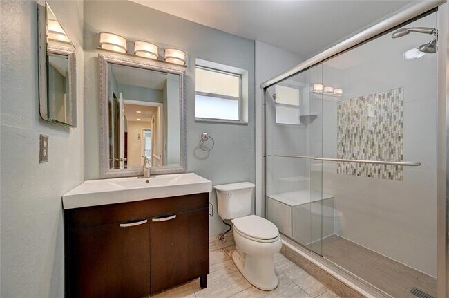 Building Photo - 8760 Azalea Ct