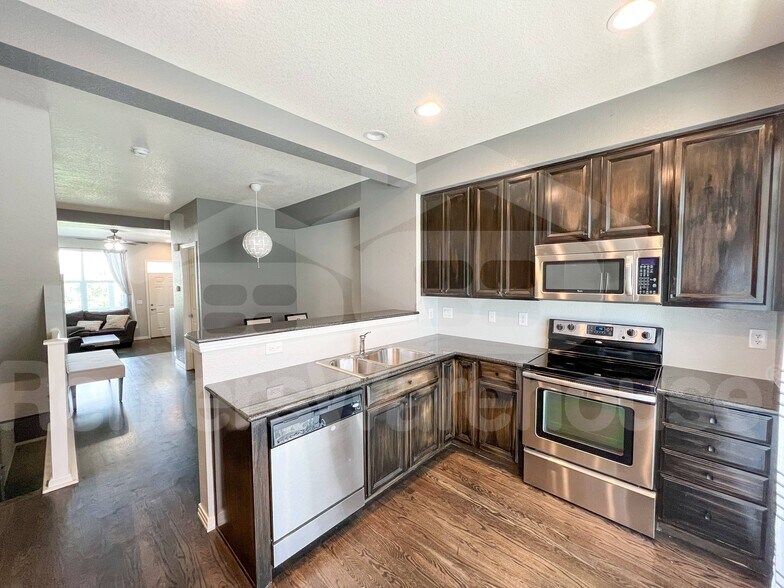 Building Photo - 9381 Ashbury Cir