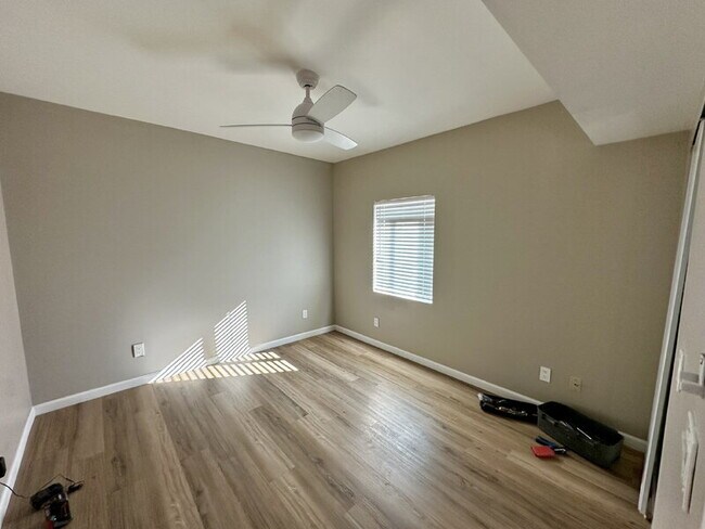 Building Photo - 2029 W Adams St