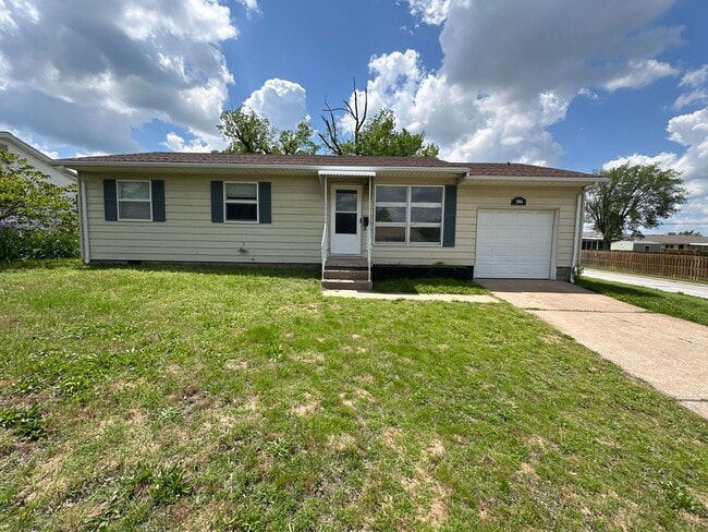 GREAT LOCATION! 3 BEDROOM 1 BATH IN S JOP... - GREAT LOCATION!  3 BEDROOM 1 BATH IN S JOP...