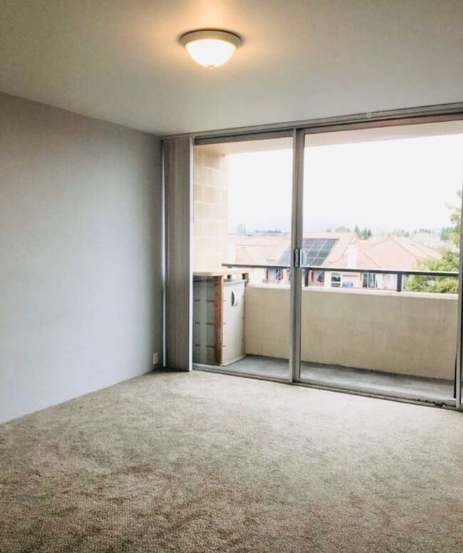 Building Photo - Recent Rent Decrease on this Gorgeous One ...