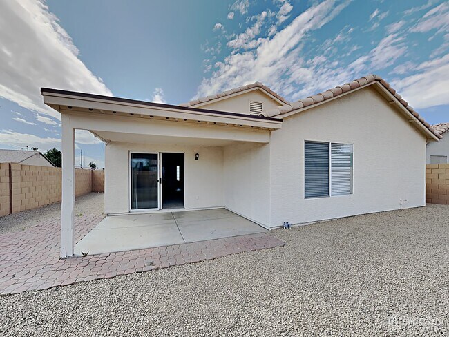 Building Photo - 10402 W Reade Ave