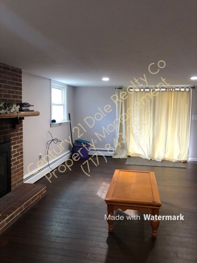 Building Photo - Very Large 3 BR House in North Eastern School District