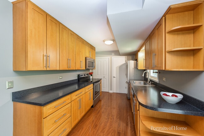 Building Photo - 453 Kensington Ct