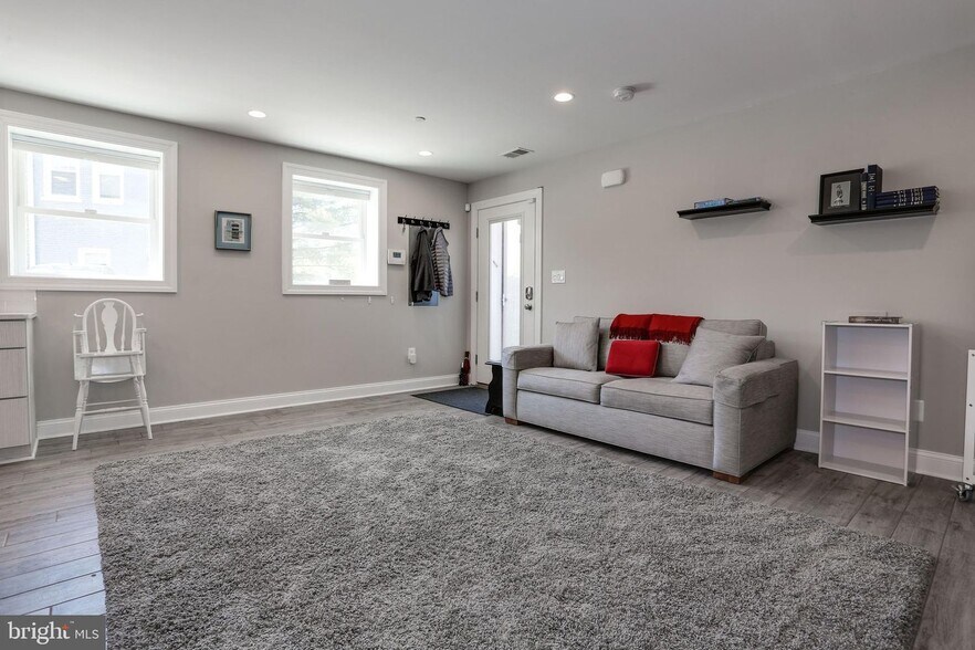 Building Photo - 414 Varnum St NW