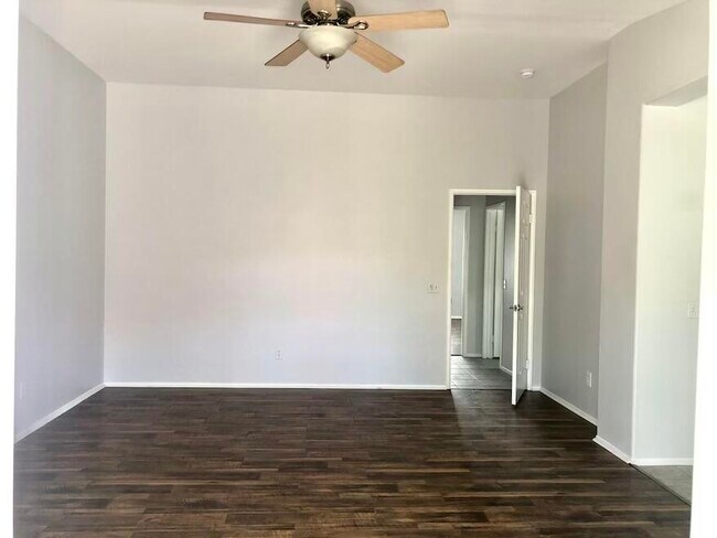 Building Photo - 78825 Zenith Way