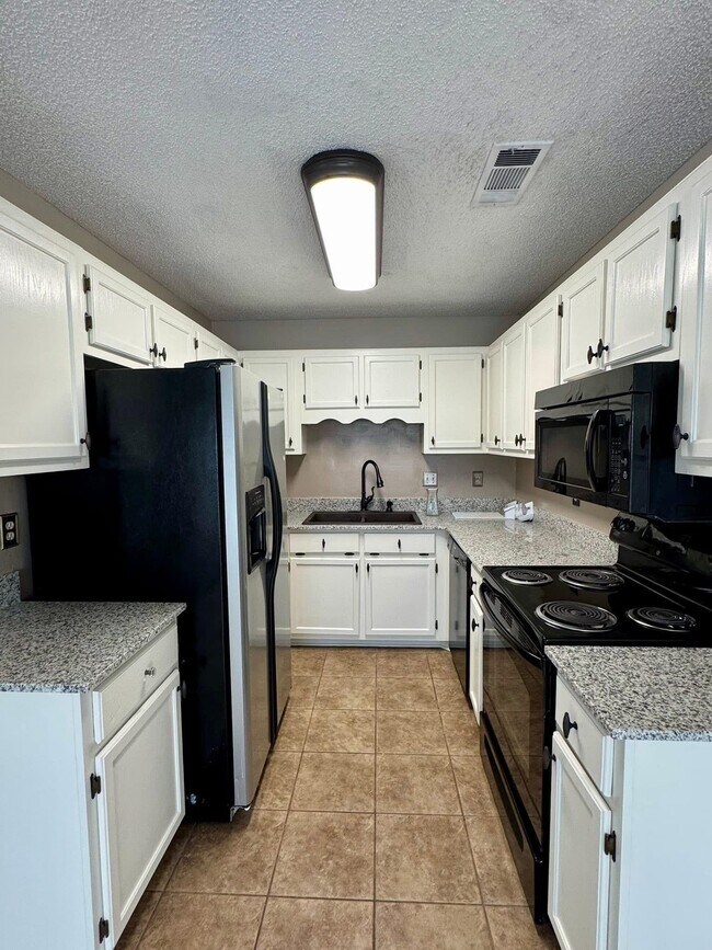 Building Photo - 812 Beaver Rd