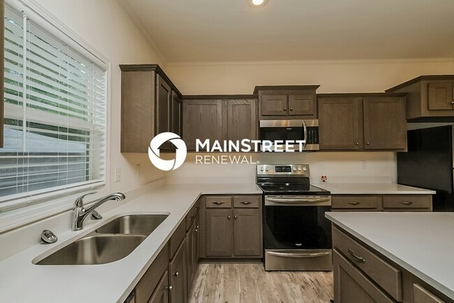 Building Photo - 4 Bedroom Pet-Friendly Home in St. Petersburg, FL with Main Street Renewal