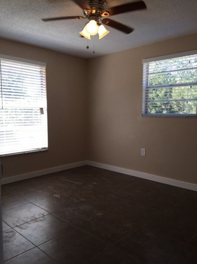 Building Photo - Maltz