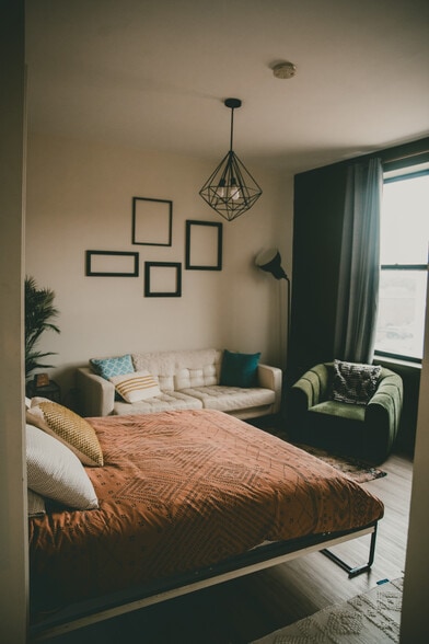 Building Photo - 100 State St N