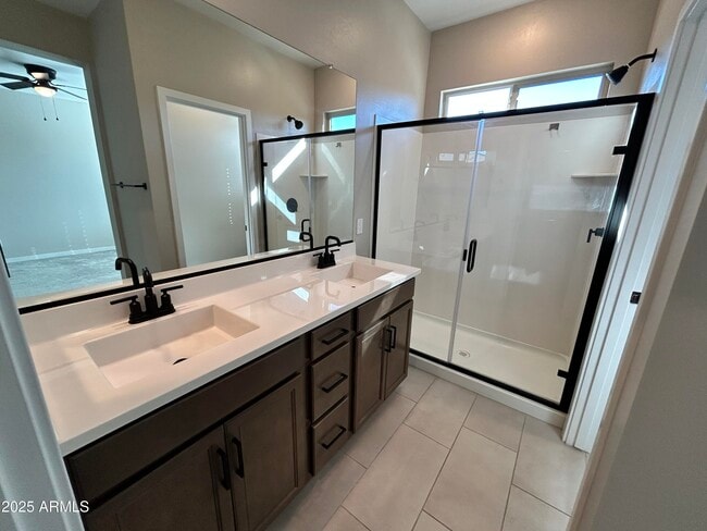 Building Photo - 740 E Lark St